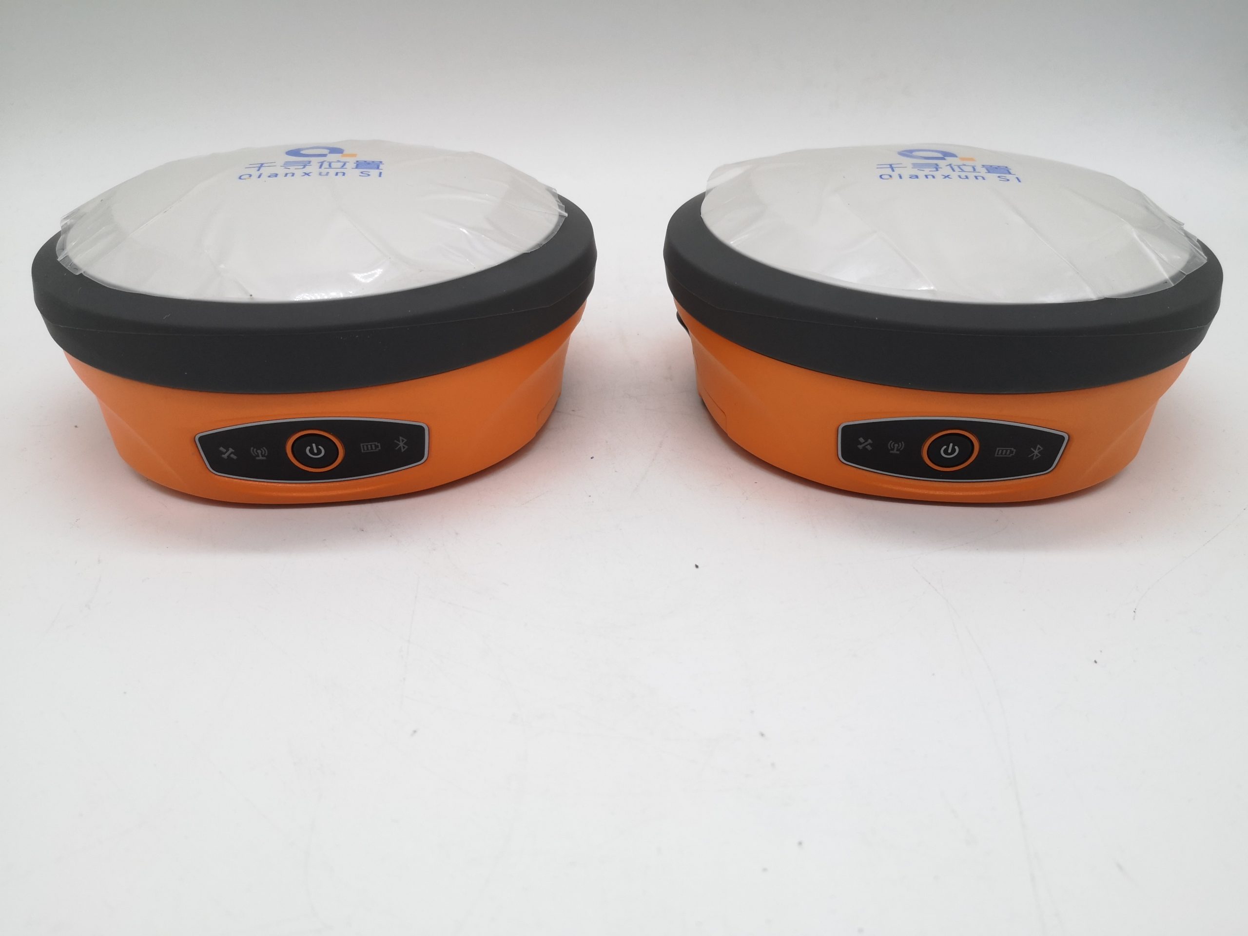 Vibration Resistant GPS 220 Channels RTK Receiver GNSS Base And Rover Qianxun SR3